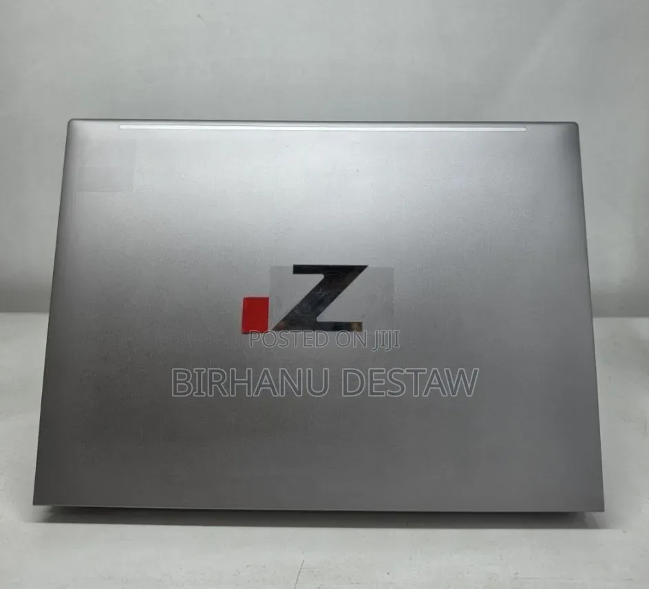 New Laptop HP ZBook Firefly G9 16GB Intel Core i7 SSD 512GB