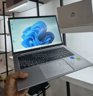New Laptop HP ZBook Firefly G9 16GB Intel Core i7 SSD 512GB