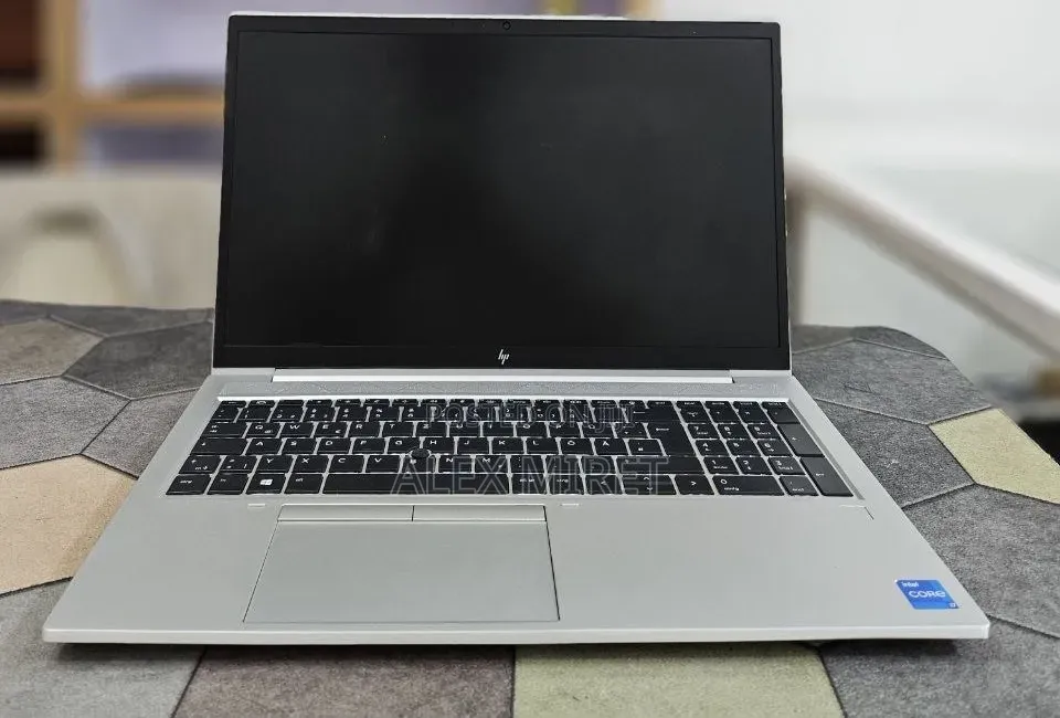 New Laptop HP ZBook Firefly G8 16GB Intel Core i7 SSD 512GB