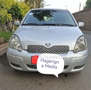 Toyota Vitz 2004 Silver