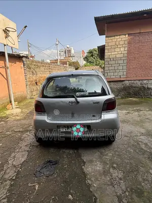 Toyota Vitz 1.0 FWD 3dr 2001 Gray