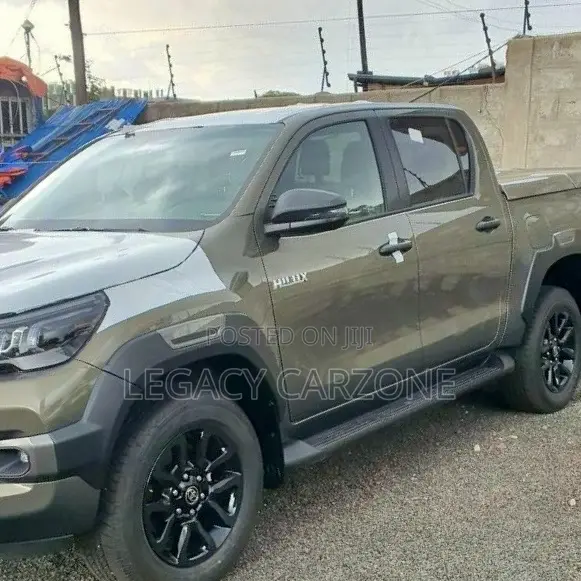 Toyota Hilux 2022 Gray