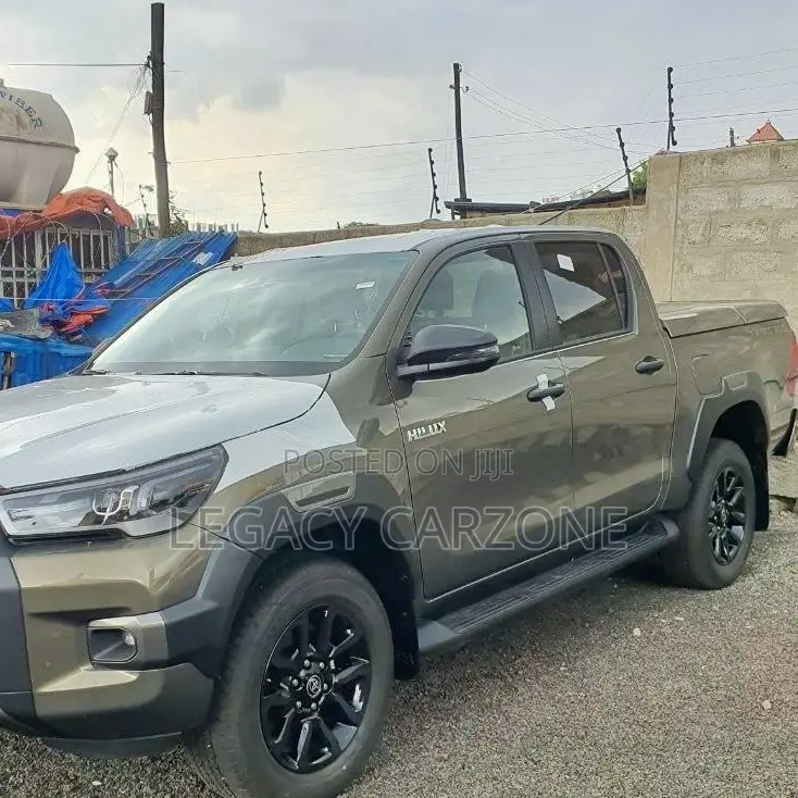 Toyota Hilux 2022 Gray