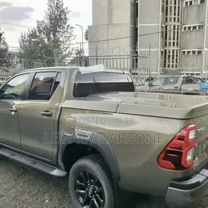 Toyota Hilux 2022 Gray