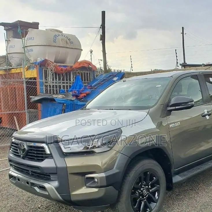 Toyota Hilux 2022 Gray