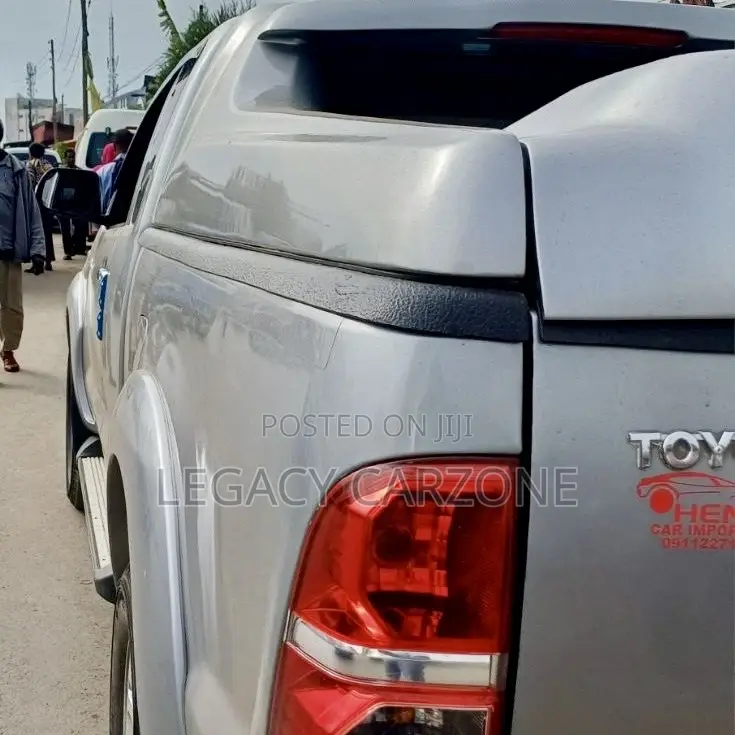Toyota Hilux 2015 Silver