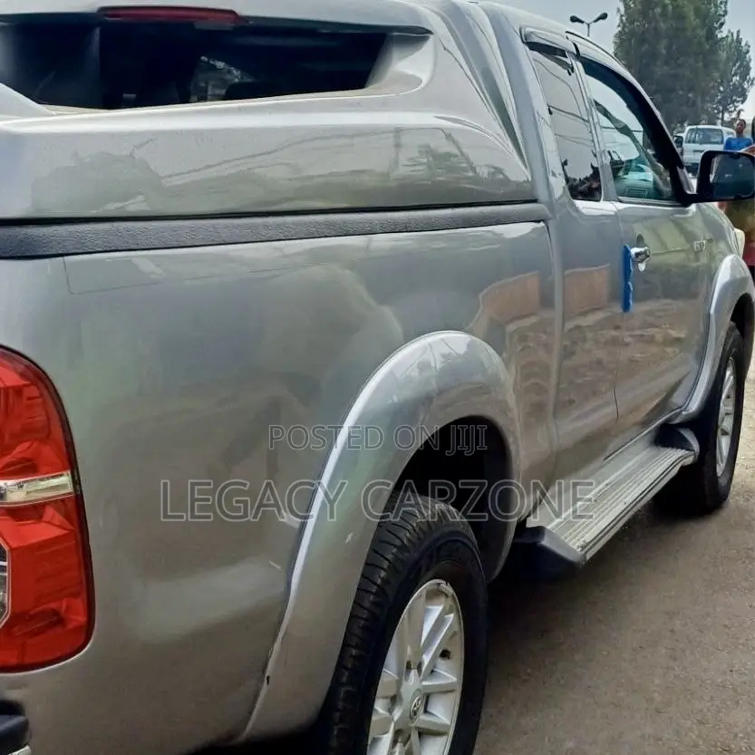 Toyota Hilux 2015 Silver