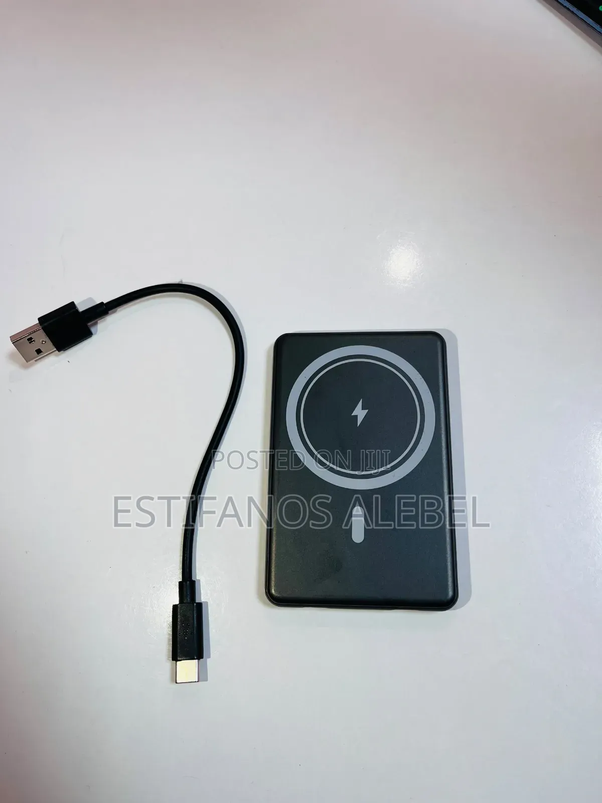 Magnetic Wireless Power Bank