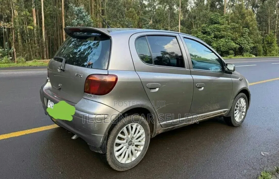 Toyota Vitz 2005 Gray