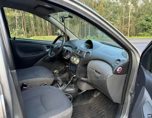 Toyota Vitz 2005 Gray