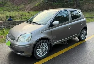 Toyota Vitz 2005 Gray