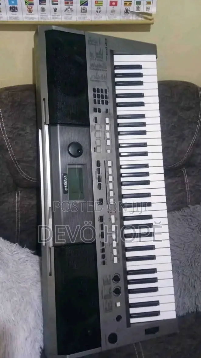 Yamaha Keyboard E443