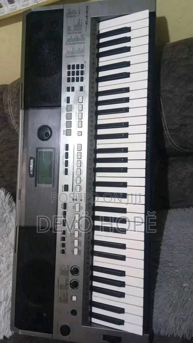 Yamaha Keyboard E443