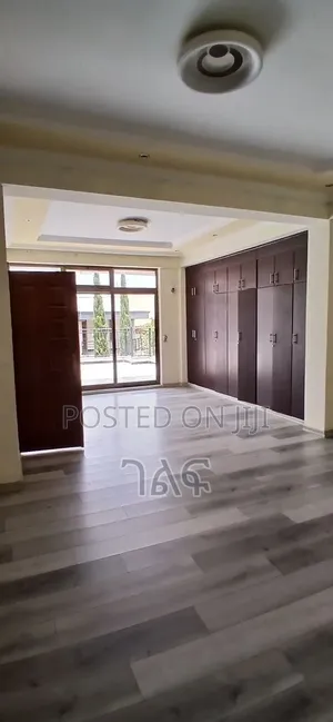 5bdrm Apartment in #Cmc ቤቶች ጀርባ ጥሩ ቤት, Bole for sale