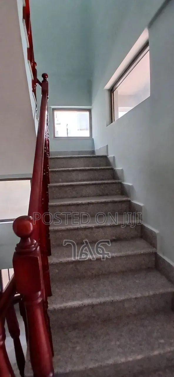 5bdrm Apartment in #Cmc ቤቶች ጀርባ ጥሩ ቤት, Bole for sale