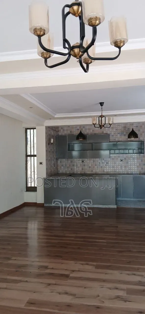 5bdrm Apartment in #Cmc ቤቶች ጀርባ ጥሩ ቤት, Bole for sale