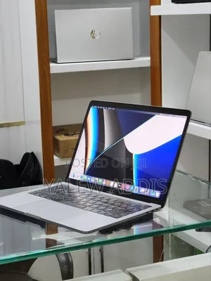 New Laptop Apple MacBook Pro 2019 16GB Intel Core i7 SSD 512GB