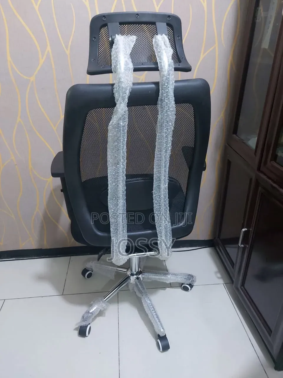 ጀርበ ብርት Chairs