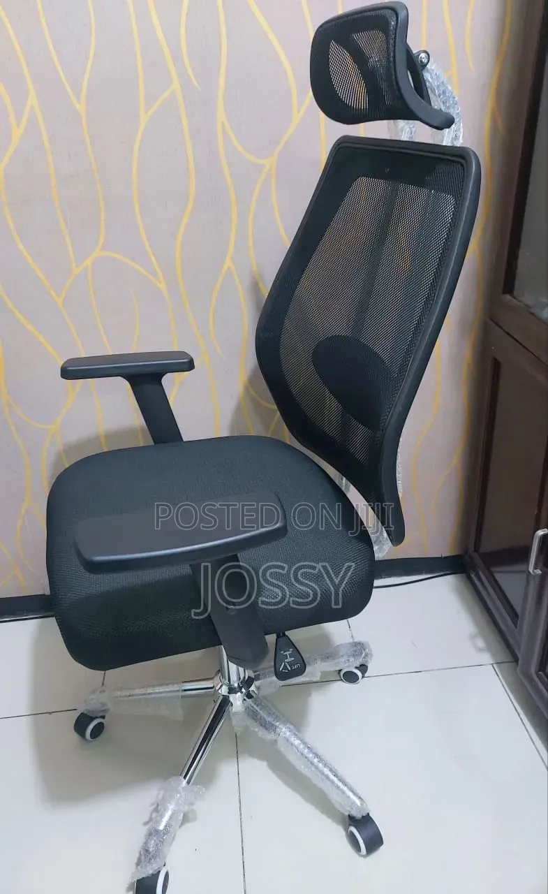 ጀርበ ብርት Chairs