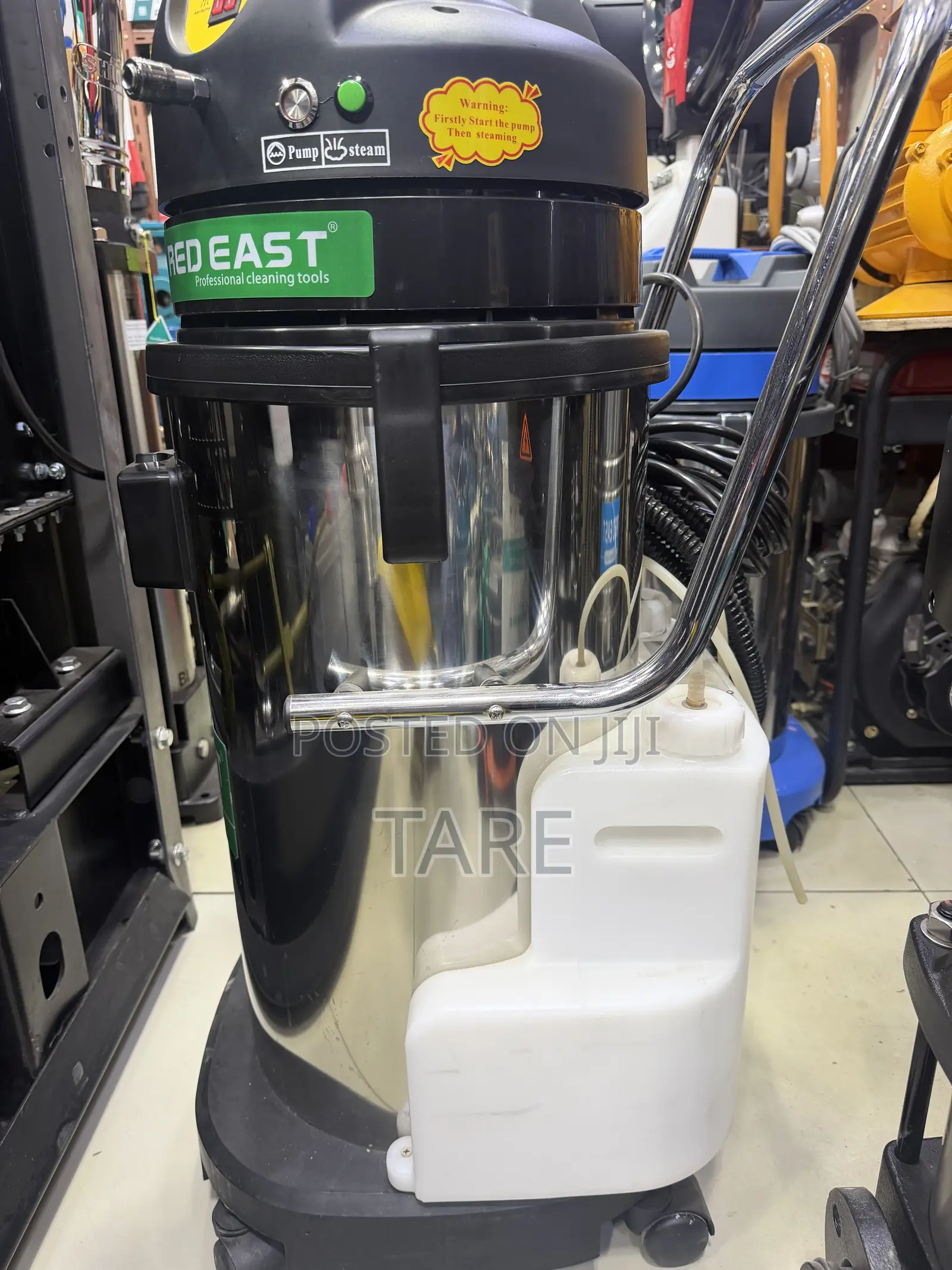 Vacuum Cleaner With Steam