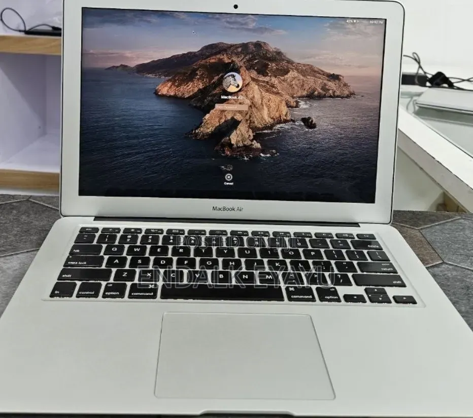 New Laptop Apple MacBook Air 2017 8GB Intel Core i5 SSD 256GB