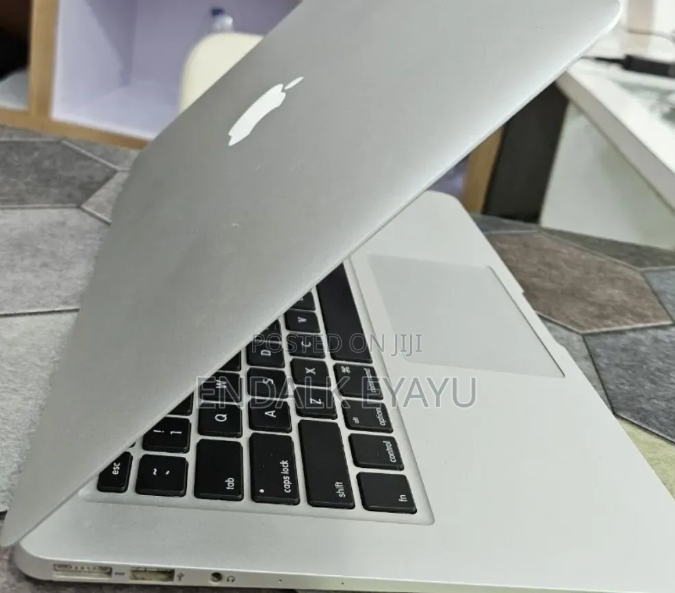 New Laptop Apple MacBook Air 2017 8GB Intel Core i5 SSD 256GB
