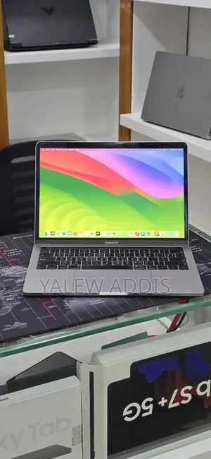 New Laptop Apple MacBook Pro 2019 16GB Intel Core i7 SSD 256GB