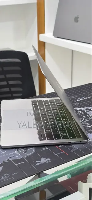New Laptop Apple MacBook Pro 2019 16GB Intel Core i7 SSD 256GB