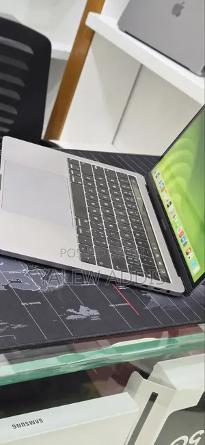 New Laptop Apple MacBook Pro 2019 16GB Intel Core i7 SSD 256GB