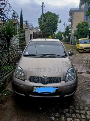 Toyota Vitz 2002 Gray