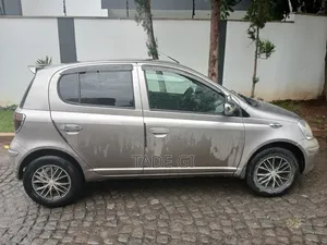 Toyota Vitz 2002 Gray