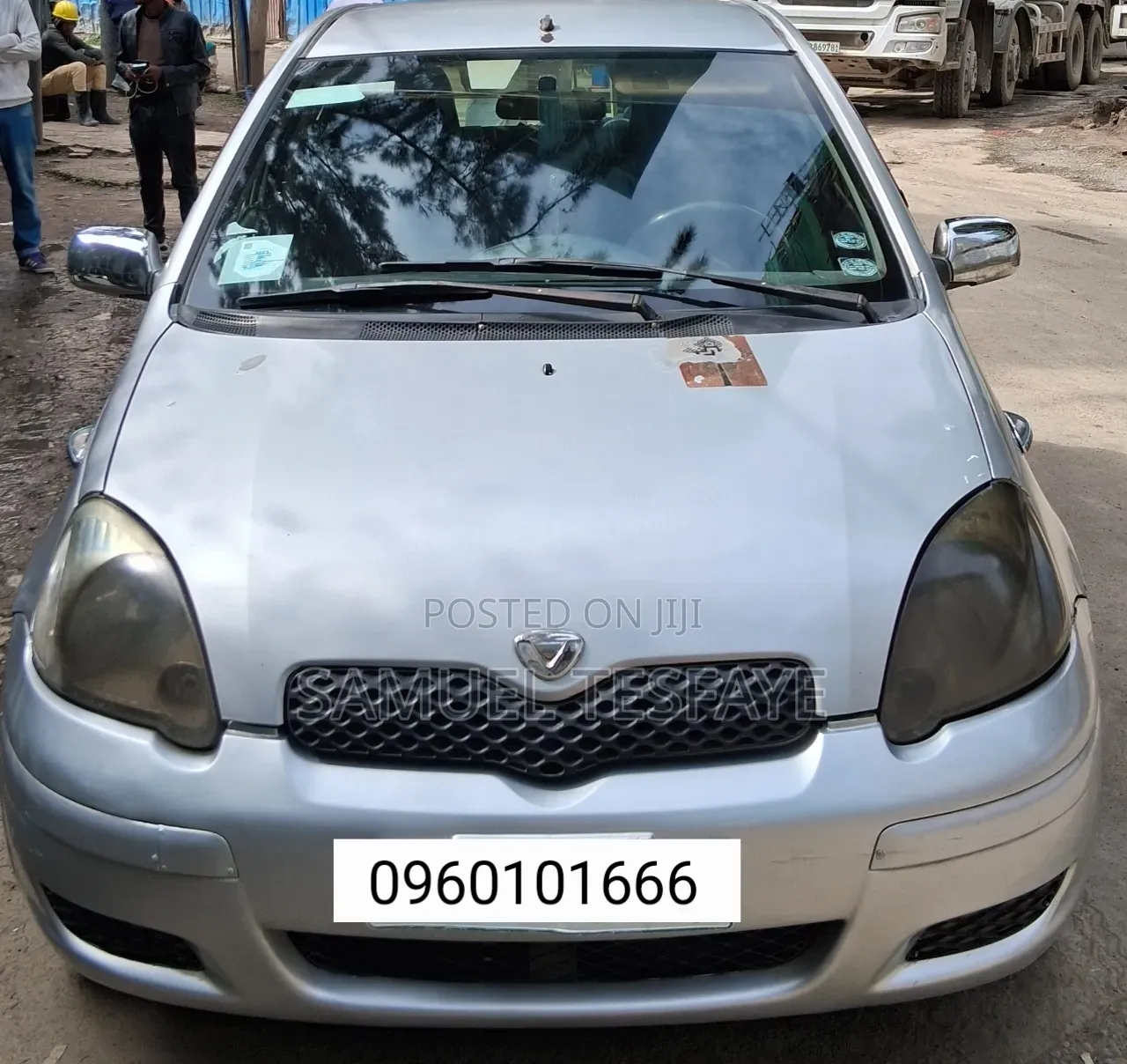 Toyota Vitz 2002 Silver