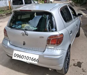 Toyota Vitz 2002 Silver