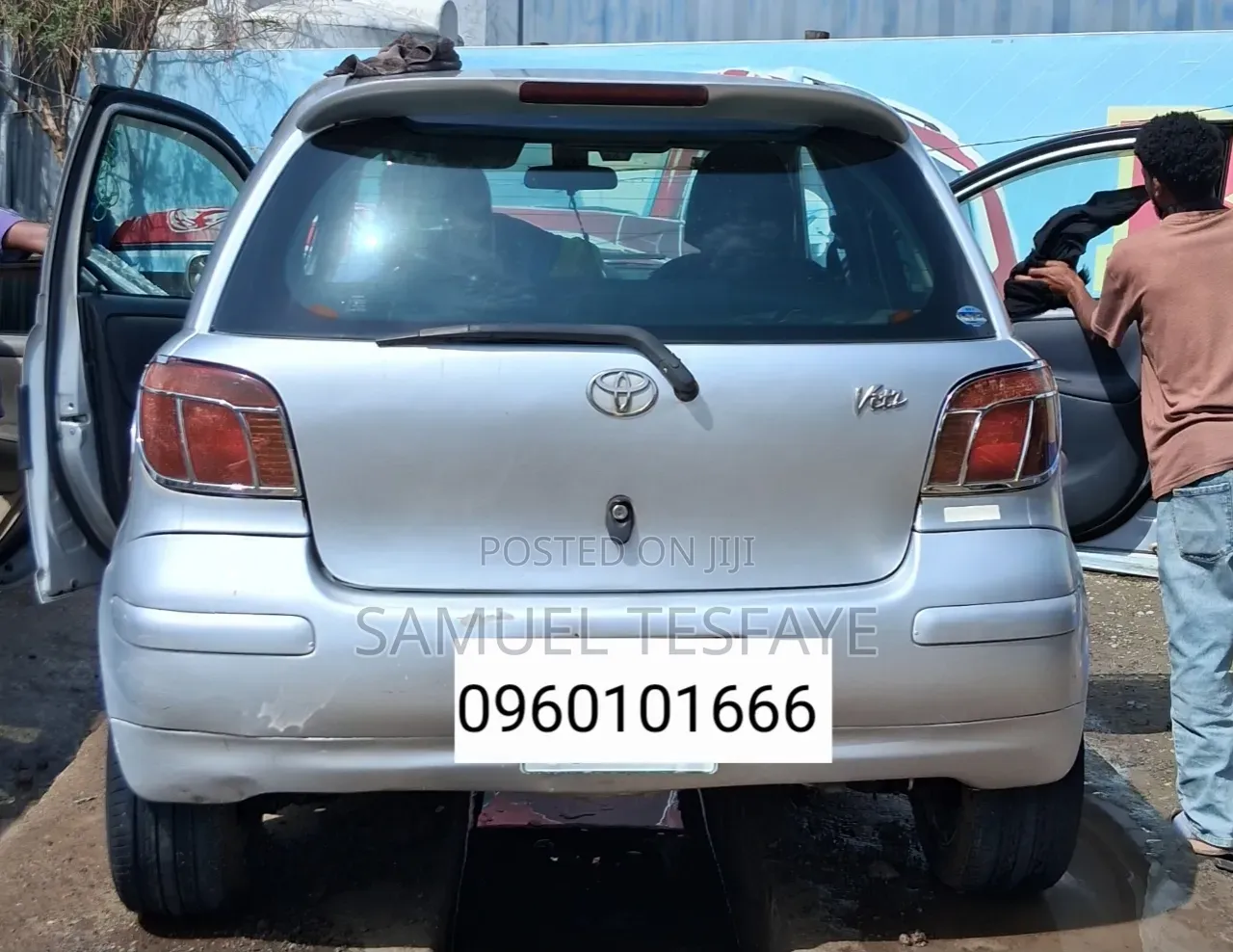 Toyota Vitz 2002 Silver