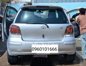 Toyota Vitz 2002 Silver