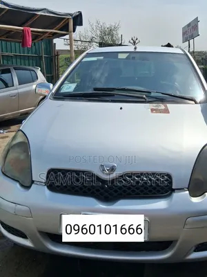 Toyota Vitz 2002 Silver