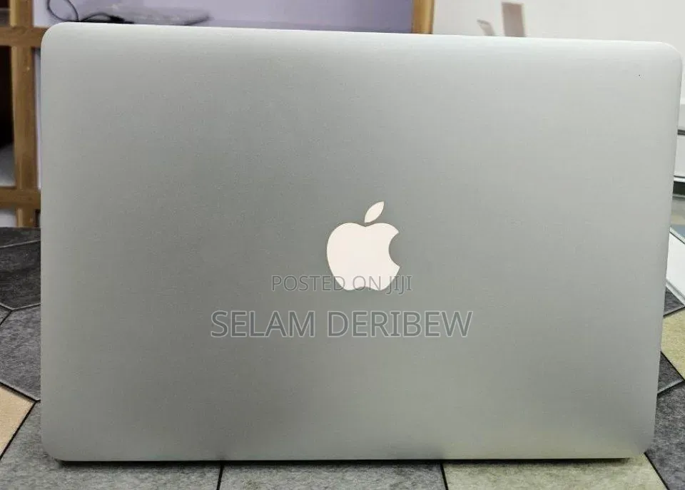 New Laptop Apple MacBook Pro 2017 8GB Intel Core i5 SSD 256GB