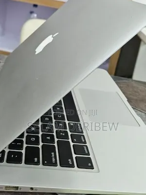 New Laptop Apple MacBook Pro 2017 8GB Intel Core i5 SSD 256GB