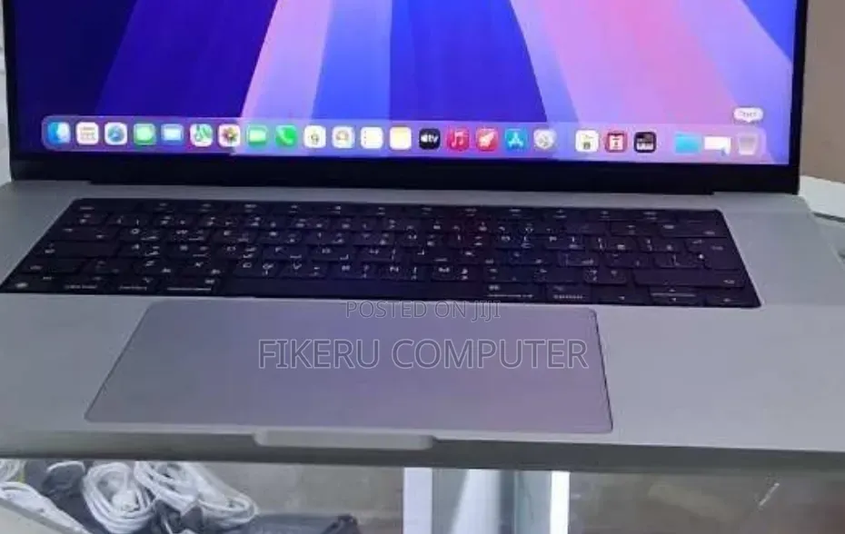 New Laptop Apple MacBook Pro 2021 M1 32GB Apple M1 Pro SSD 512GB