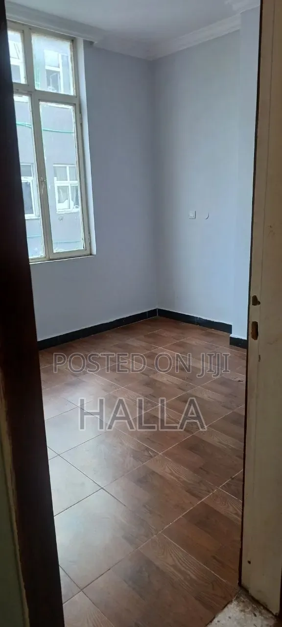 3bdrm Apartment in መኖሪያ, Nifas Silk-Lafto for sale