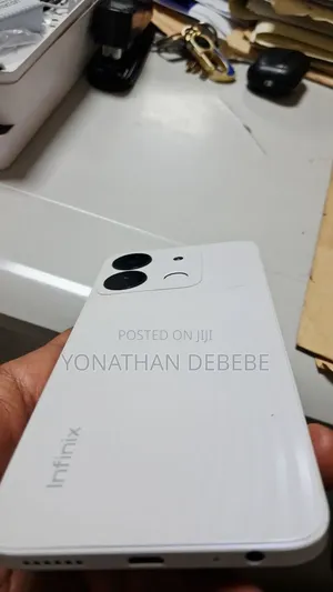 Infinix Smart 7 HD 64 GB White