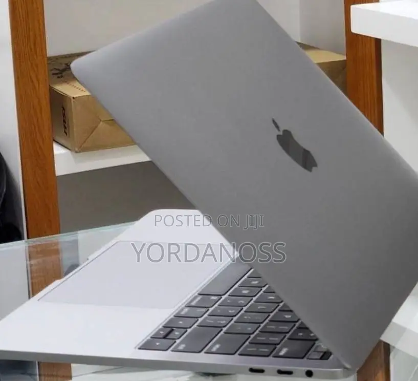 New Laptop Apple MacBook Pro 2019 16GB Intel Core i7 SSD 512GB