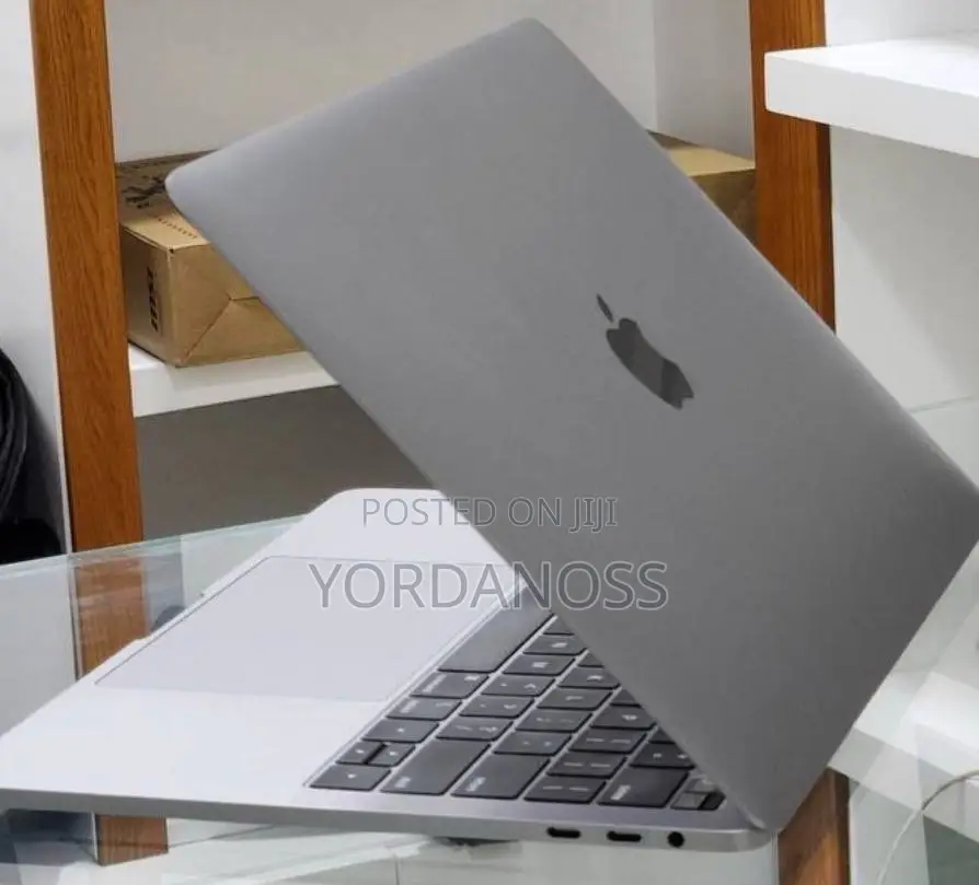 New Laptop Apple MacBook Pro 2019 16GB Intel Core i7 SSD 512GB