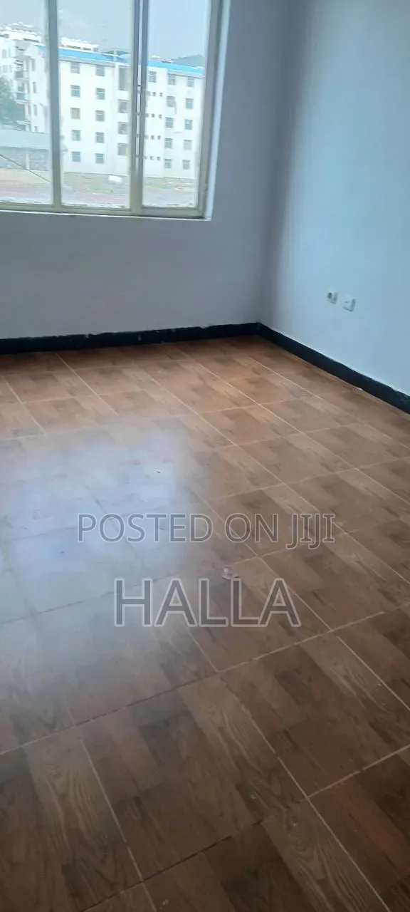 3bdrm Apartment in መኖሪያ, Nifas Silk-Lafto for sale