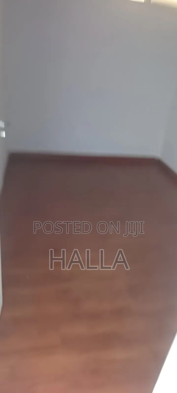 3bdrm Apartment in መኖሪያ, Nifas Silk-Lafto for sale