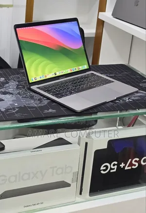 New Laptop Apple MacBook Pro 2019 16GB Intel Core i7 SSD 256GB