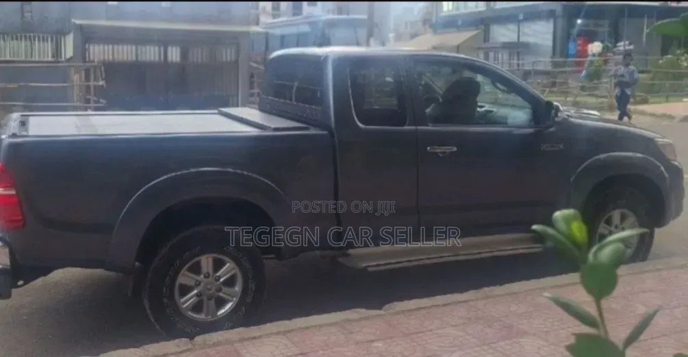 Toyota Hilux 2013 Black