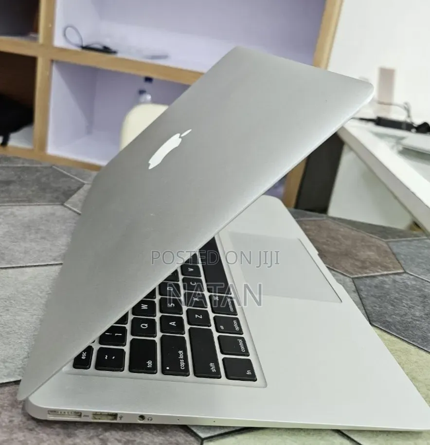 New Laptop Apple MacBook Air 2017 8GB Intel Core i7 SSD 256GB