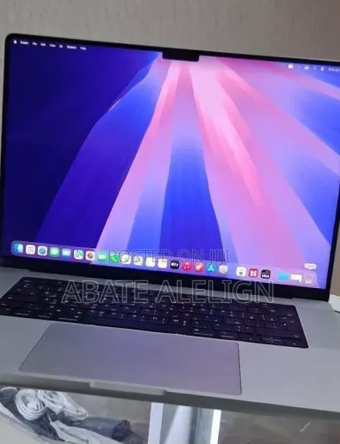New Laptop Apple MacBook Pro 2021 M1 32GB Apple M1 Pro SSD 512GB