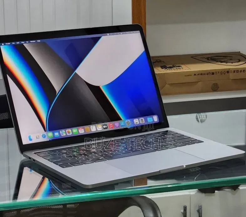 New Laptop Apple MacBook Pro 2019 16GB Intel Core i7 SSD 512GB